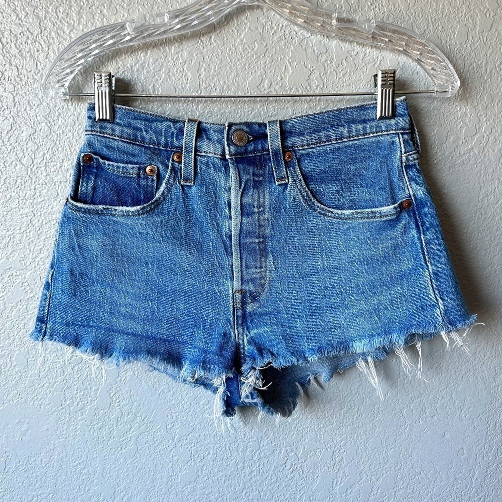 Levi’s 501 shorts cut-off denim shorts sz 26